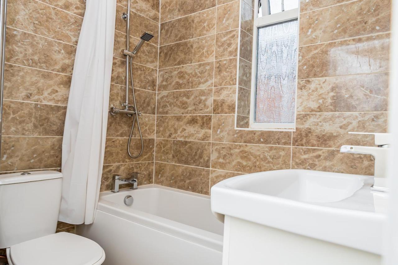 Shirley House 2, Self Catering Guest House, Self Check In, Smart Locks, 10 Min Walk To Southampton General, Aspire And Princess Anne Hospitals, Access To Fully Equipped Kitchen, Excellent Transport Links, Ideal For Longer Stays And Hospital Shifts ภายนอก รูปภาพ