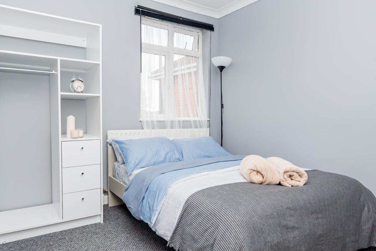 Shirley House 2, Self Catering Guest House, Self Check In, Smart Locks, 10 Min Walk To Southampton General, Aspire And Princess Anne Hospitals, Access To Fully Equipped Kitchen, Excellent Transport Links, Ideal For Longer Stays And Hospital Shifts ภายนอก รูปภาพ