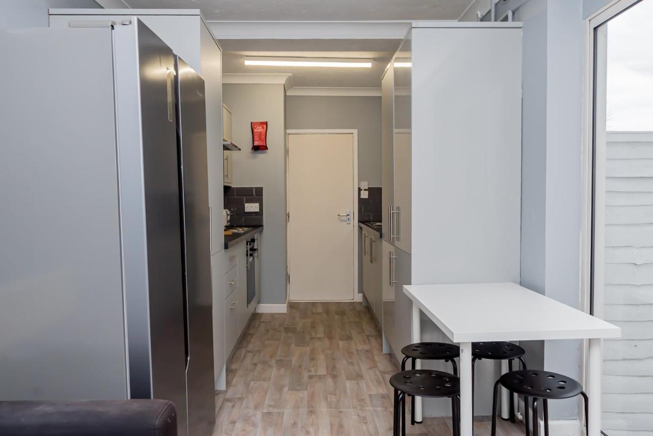 Shirley House 2, Self Catering Guest House, Self Check In, Smart Locks, 10 Min Walk To Southampton General, Aspire And Princess Anne Hospitals, Access To Fully Equipped Kitchen, Excellent Transport Links, Ideal For Longer Stays And Hospital Shifts ภายนอก รูปภาพ