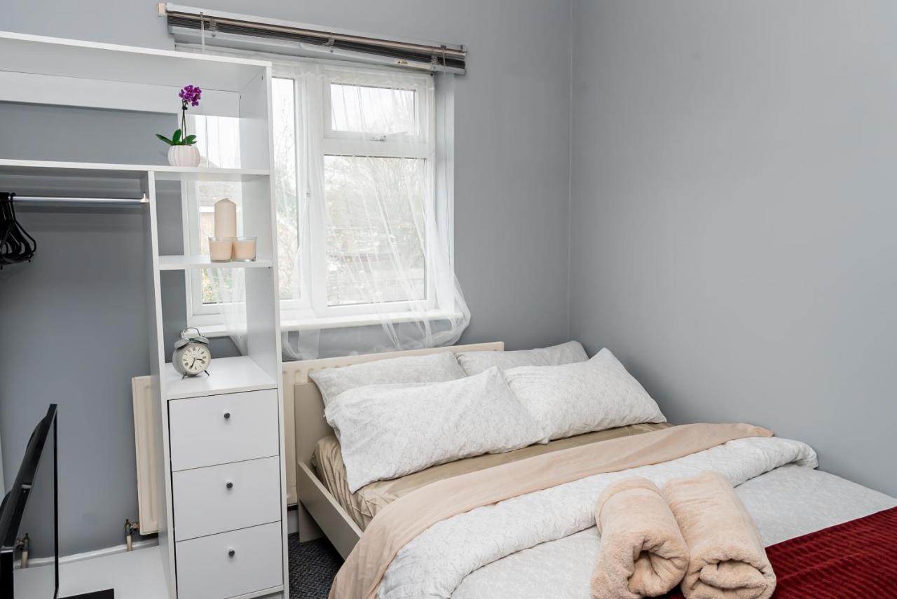 Shirley House 2, Self Catering Guest House, Self Check In, Smart Locks, 10 Min Walk To Southampton General, Aspire And Princess Anne Hospitals, Access To Fully Equipped Kitchen, Excellent Transport Links, Ideal For Longer Stays And Hospital Shifts ภายนอก รูปภาพ