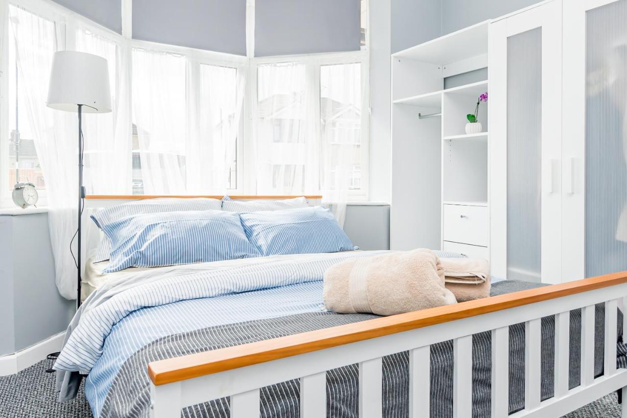 Shirley House 2, Self Catering Guest House, Self Check In, Smart Locks, 10 Min Walk To Southampton General, Aspire And Princess Anne Hospitals, Access To Fully Equipped Kitchen, Excellent Transport Links, Ideal For Longer Stays And Hospital Shifts ภายนอก รูปภาพ
